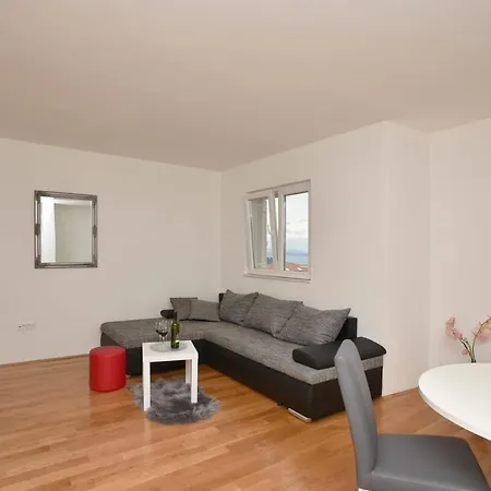 Anna A2+2 Apartment *