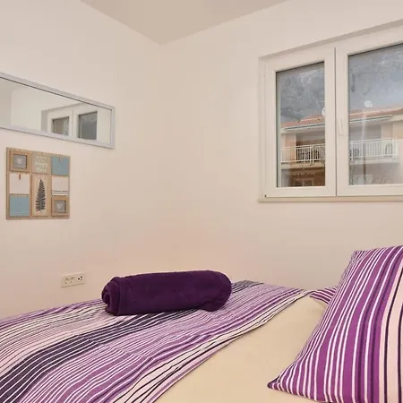 Anna A2+2 * Makarska