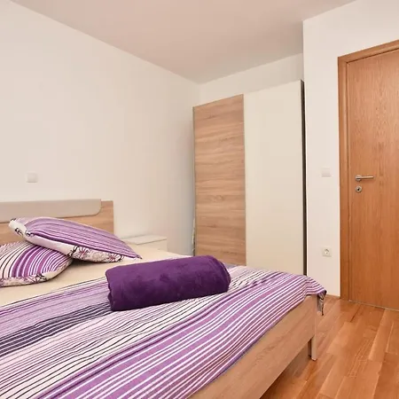 Apartment Anna A2+2 *