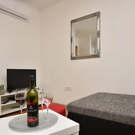 Apartman Anna A2+2 *